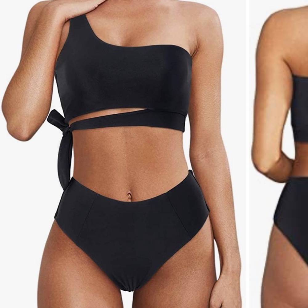 Black bikini